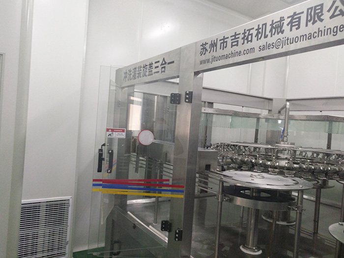 無(wú)菌灌裝機(jī)三合一機(jī)型